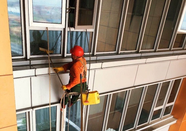 高空外墻清洗的一些基本行業要求